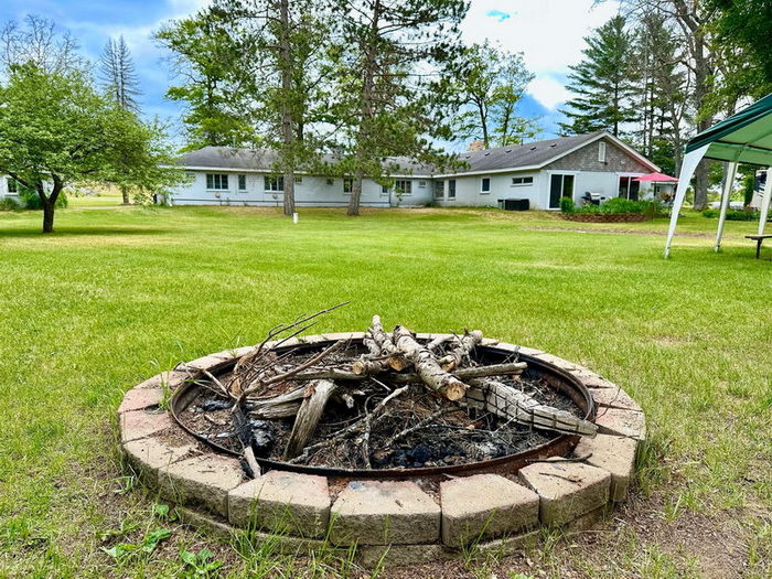 9 Oaks Inn (Pine Aire Motel, Pine-Aire Motel) - From Real Estate Listing (newer photo)